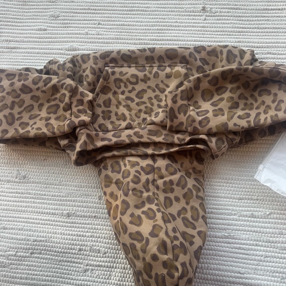 Comfrt Minimalist Kids Hoodie – Brown Leopard – Size M NWT - Picture 6 of 10